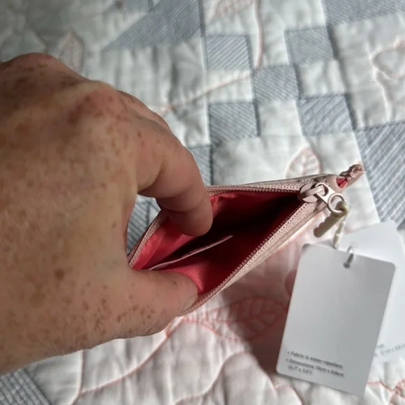 NWT Lululemon True ID Card Case - Picture 4 of 5